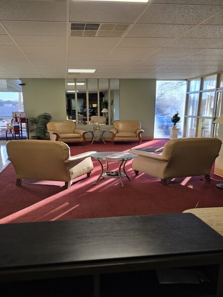 Building Photo - 1271 Poplar Ave