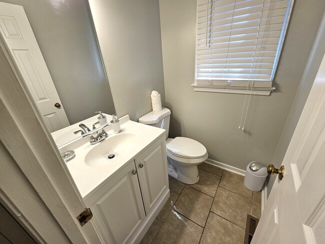 Building Photo - 10824 Drayton Rd