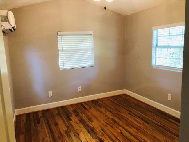 Building Photo - 734 McDaniel St