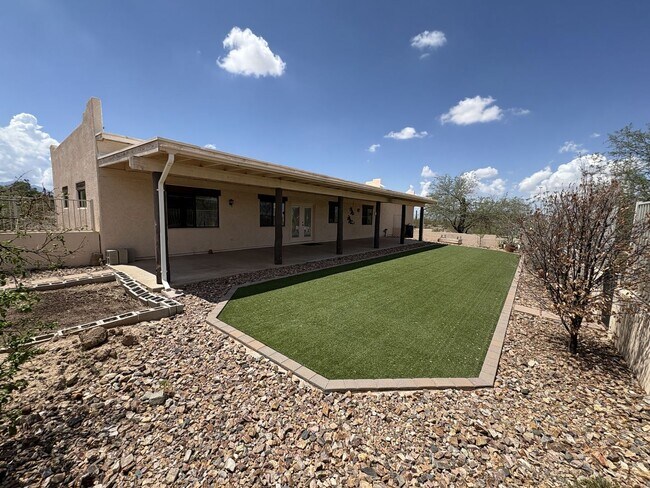 Building Photo - Vail School District Horse property with f...