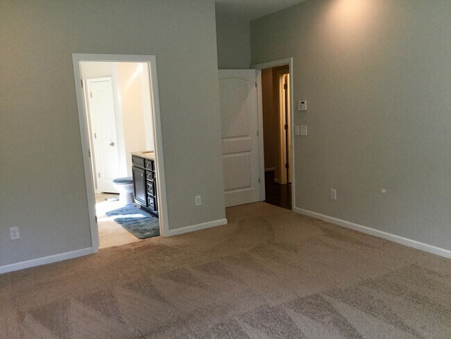 Building Photo - 2531 Foxcroft Cir