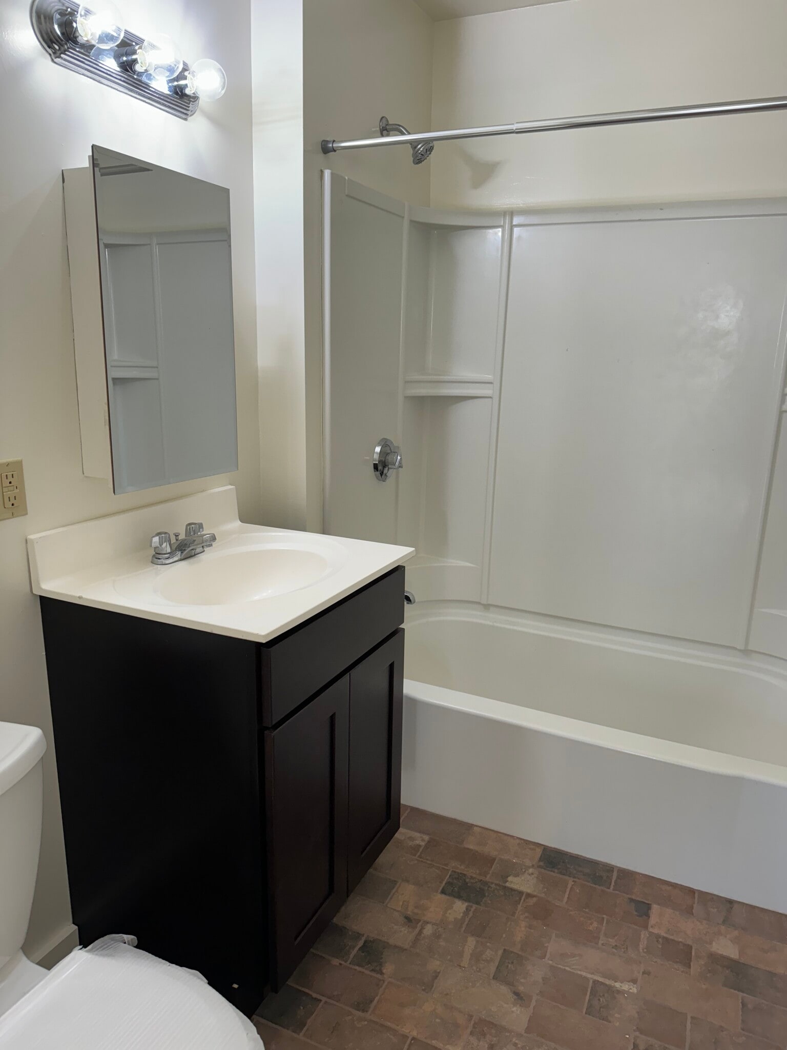 Building Photo - 86 Jenness St