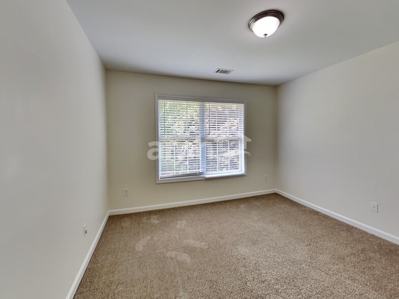 Building Photo - 6250 Mulberry Park Dr