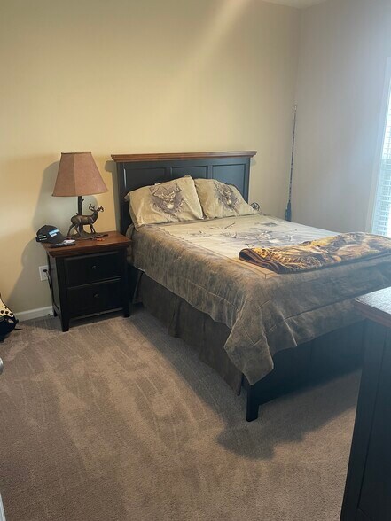 2nd bedroom (1st floor) - 130 Roudabush Dr NW