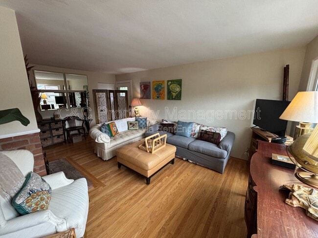 Building Photo - 8 Alvina Ave