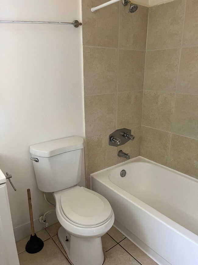 Building Photo - ONE BEDROOM APT FOR RENT IN OAKLAND PARK