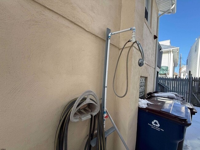 Building Photo - 105 N Richards Ave