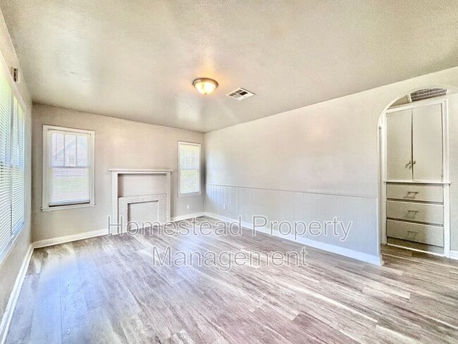 Building Photo - 1200 SW 28th St