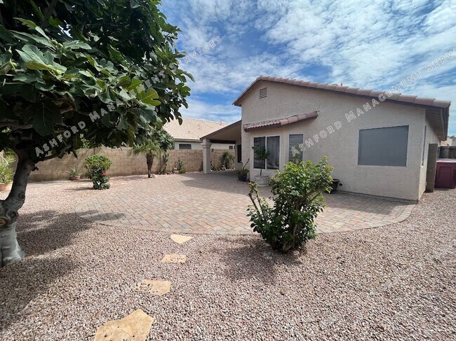 Building Photo - ***MOVE IN SPECIAL!*** BEAUTIFUL 3 BEDROOM...