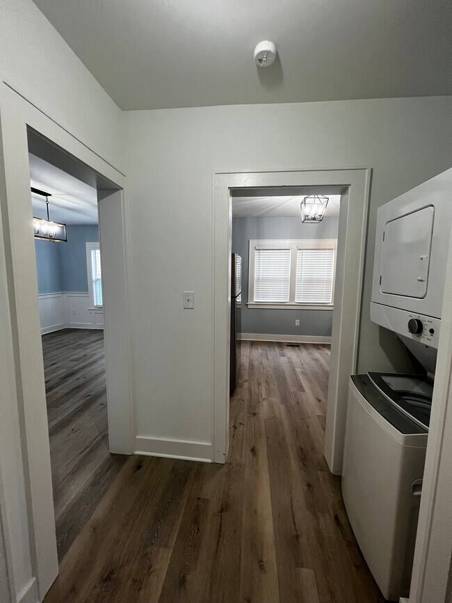 Building Photo - 2835 Avondale Ave