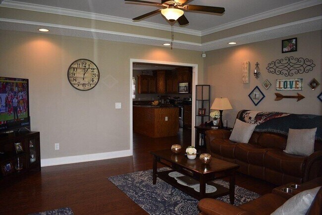 Building Photo - 3950 Cantle Dr