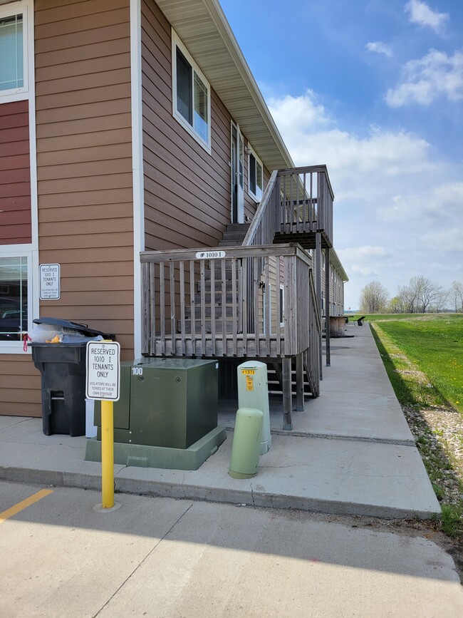 Building Photo - 1010 W Highway 14