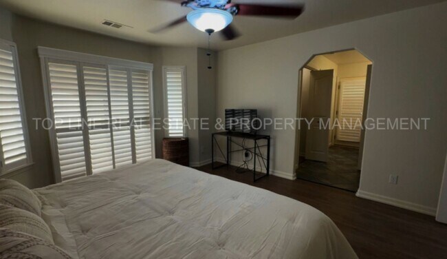 Building Photo - Fully Furnished Home with Pool – Prime Location in Visalia, CA