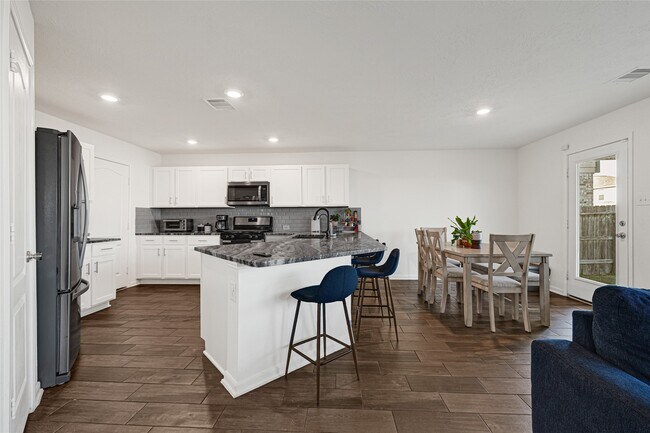 Building Photo - 5238 Tall Tower St