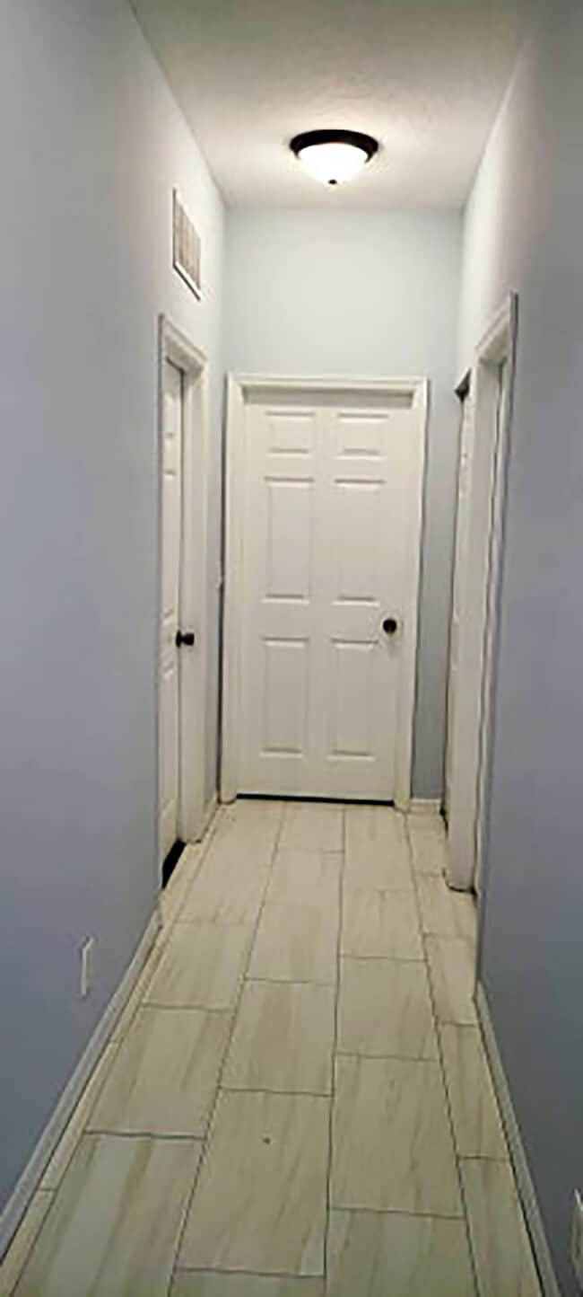 Building Photo - 205 SW Maclay Way