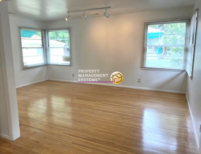 Building Photo - 1 Bedroom Bungalow in Holladay