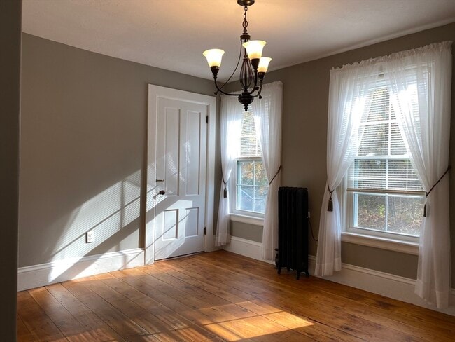 Building Photo - 33 Maple St