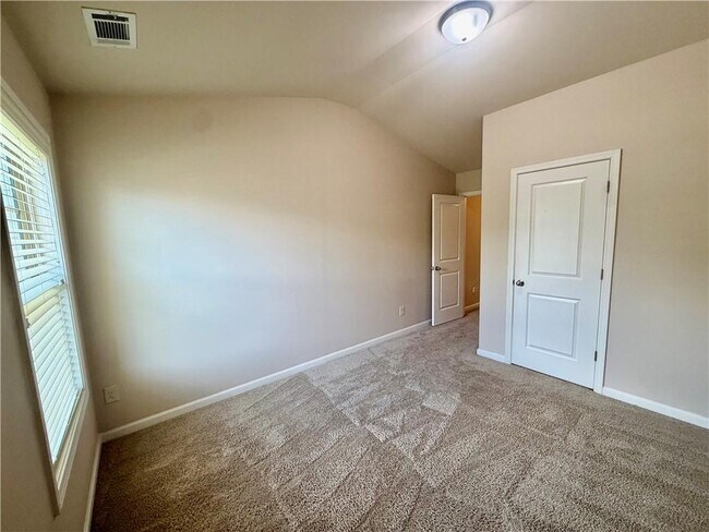 Building Photo - 4615 Woodbine Way