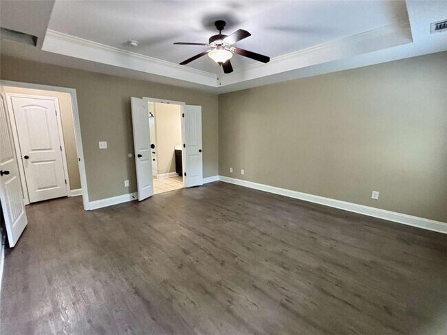Building Photo - 4668 Hidden Creek Dr