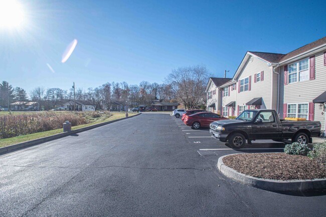 Building Photo - 614 N Center St