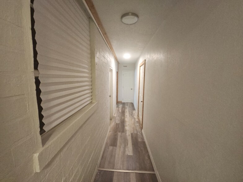 Building Photo - 16195 Highland Dr