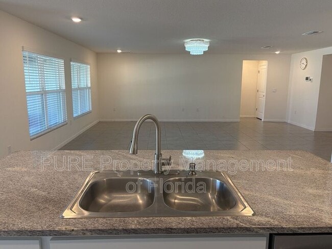 Building Photo - 618 SE 65th Terrace