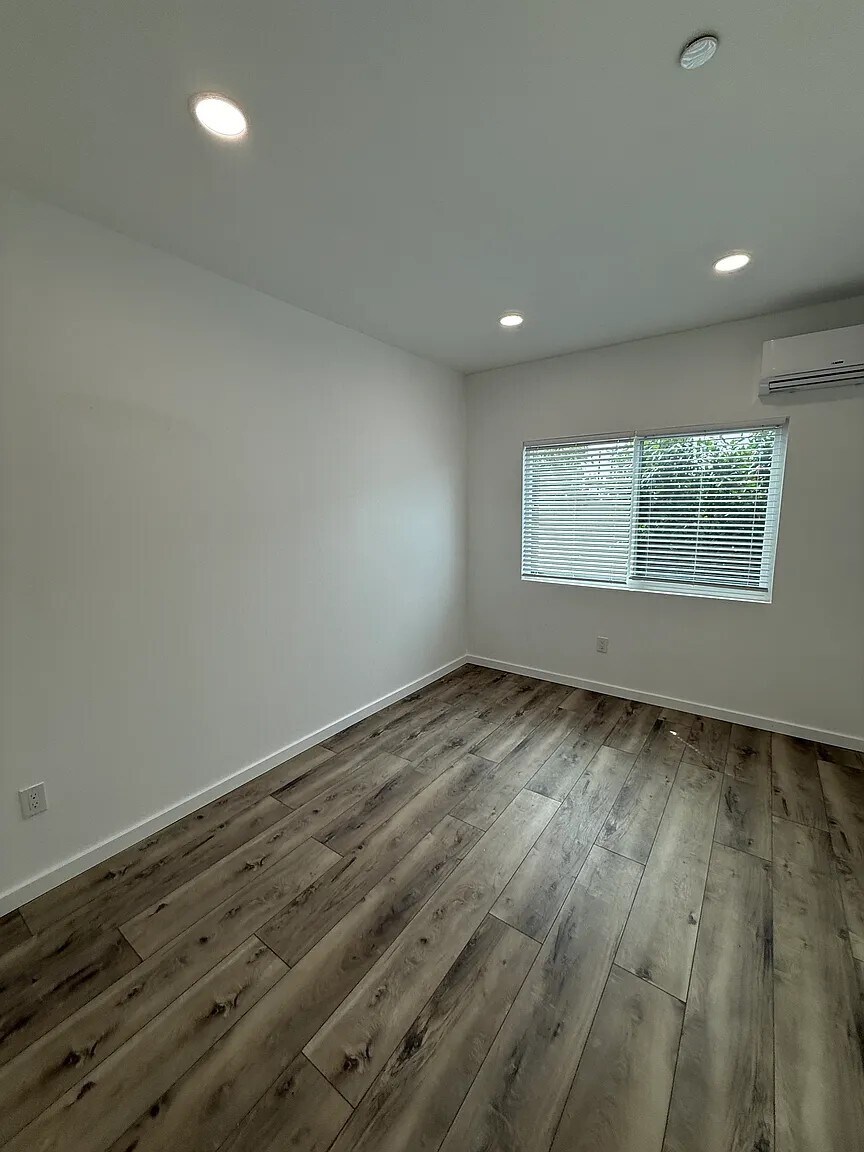 Building Photo - 1014 Cypress Ave