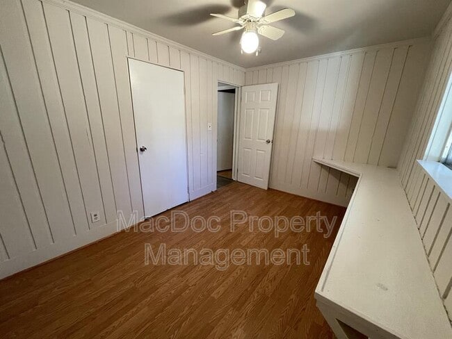 Building Photo - 900 Lakeview Pkwy