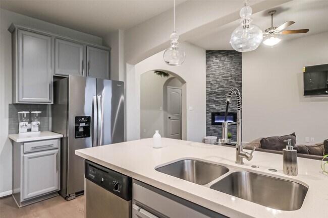 Building Photo - 6214 Scott Way