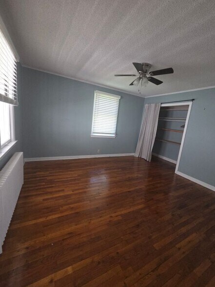 Building Photo - 263 N Greenbush Rd