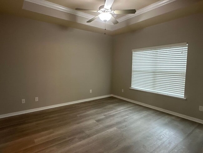 Building Photo - Sublease!   Lovely End Unit in Villas of West End LOOK!