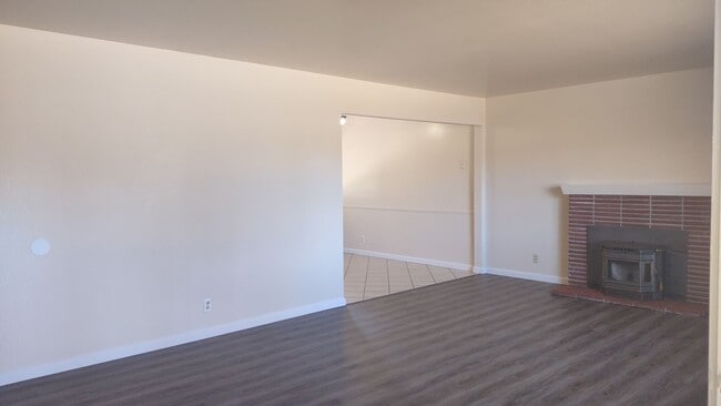 Building Photo - 5490 King Rd