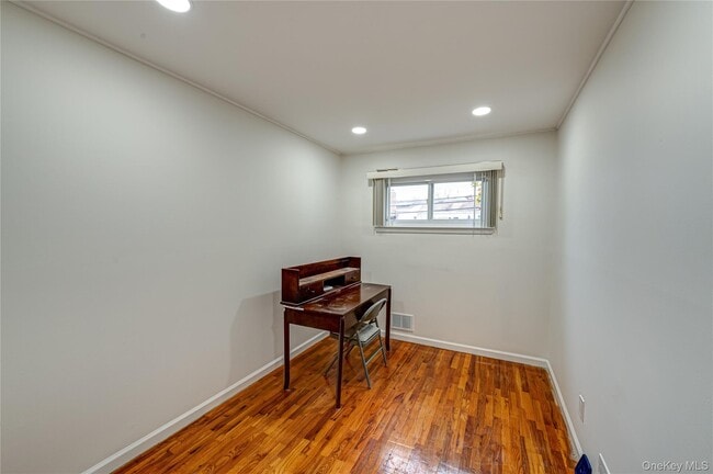 Building Photo - 10 Gerhard Rd