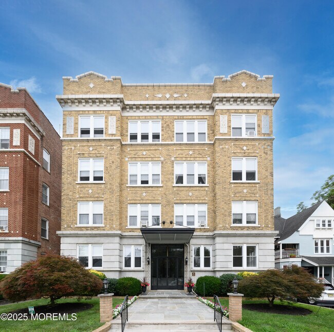 Primary Photo - 45 N Fullerton Ave