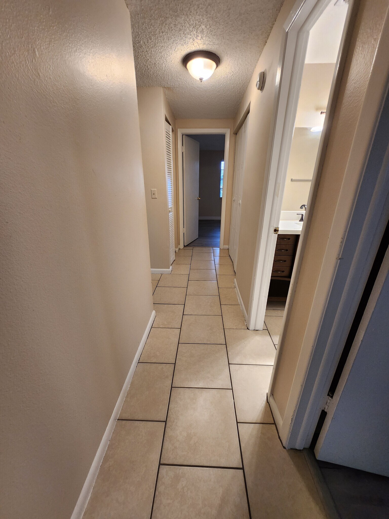 Building Photo - 2906 Cedaridge Dr