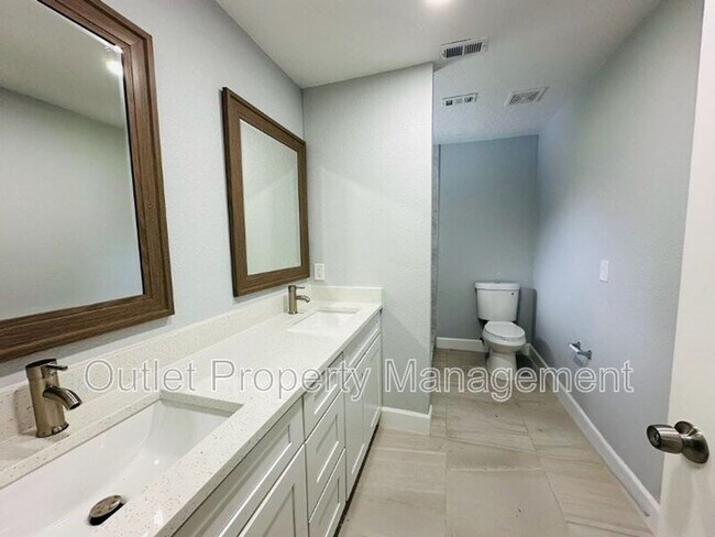 Building Photo - 2432 NE 28th St