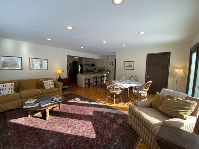 Building Photo - Four Bedroom Single Family Home