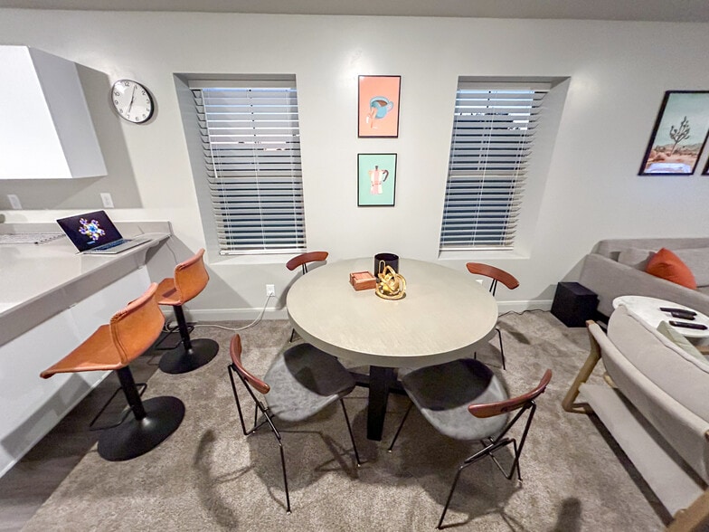 Building Photo - 128 N Lone Rock Dr