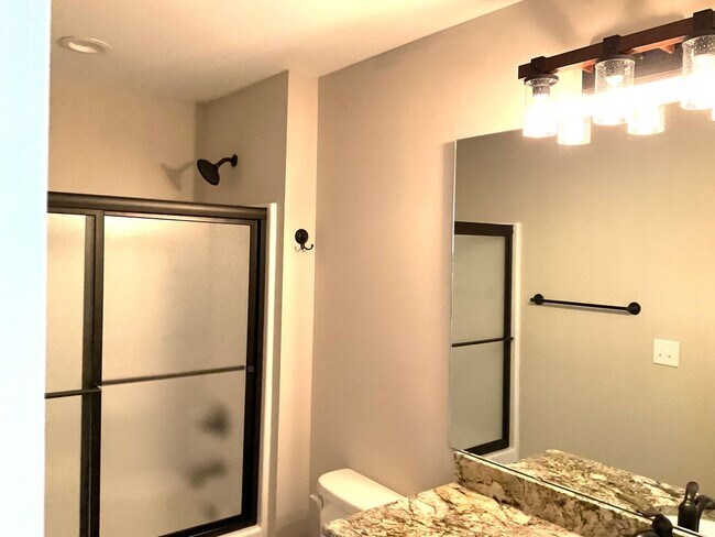 Building Photo - Court Square Town Home Duplex Apartment with Attached Garage