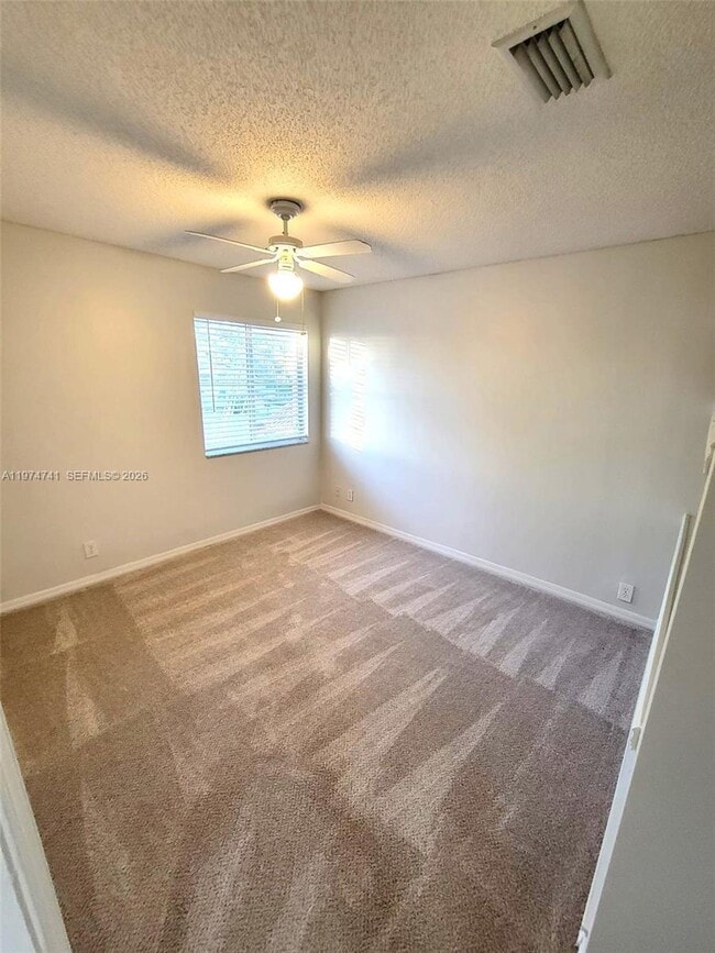 Building Photo - 723 Juniper Ln