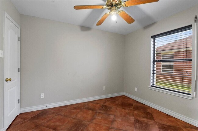 Building Photo - 7902 Snake River Dr