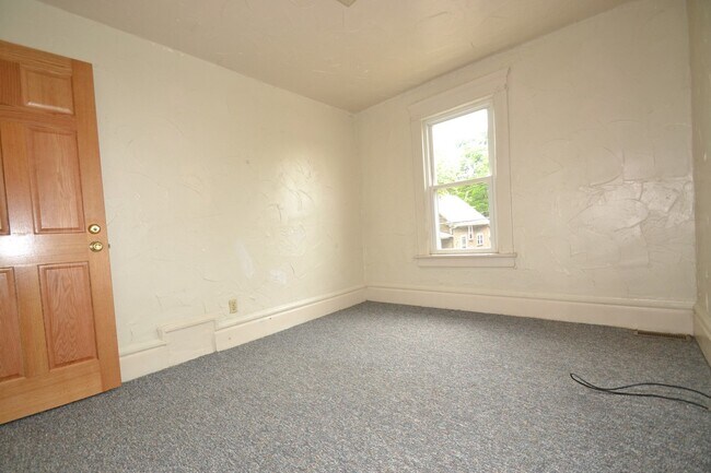 Building Photo - 406 Kling St