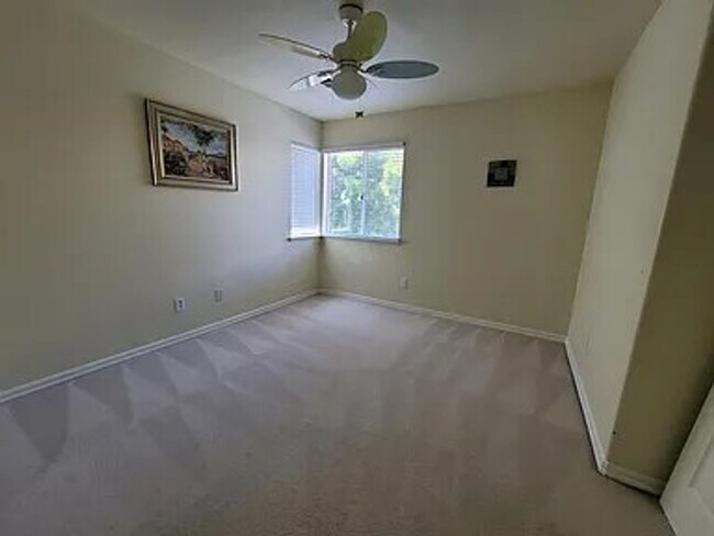 Building Photo - Spacious 4 Bed 3 Bath Home with a Pool!
