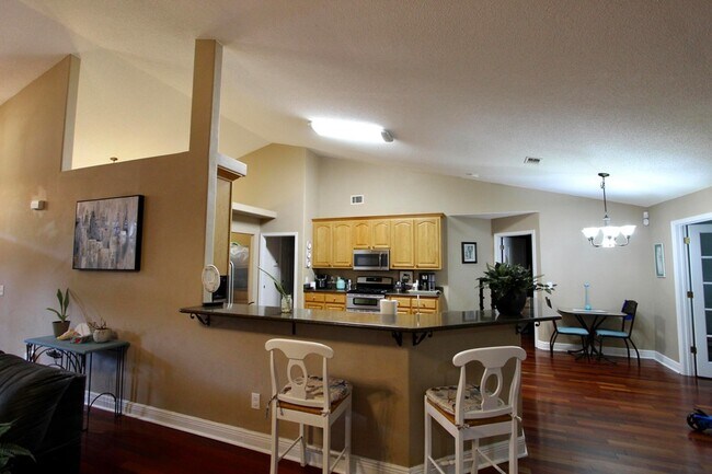Building Photo - 624 Territory Ln