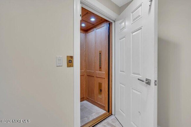 Building Photo - 21 Blaine Ave