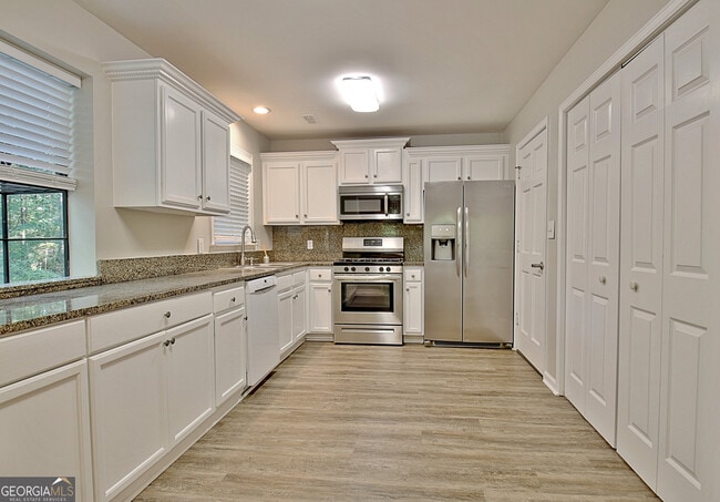 Building Photo - 338 Summer Pl