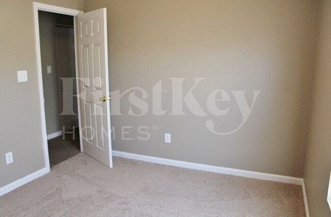 Building Photo - 10444 Apple Creek Dr