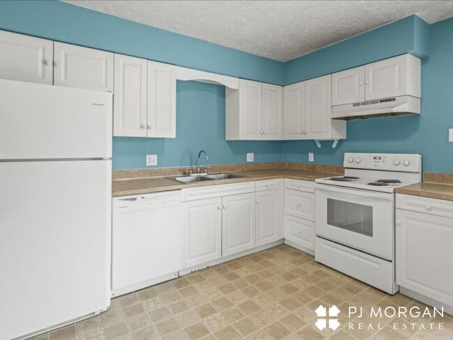 Building Photo - Millard Rental Ready to Impress!