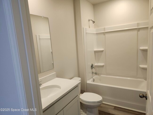 Building Photo - 450 Awin Cir SE