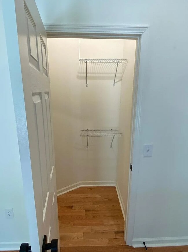 Building Photo - 610